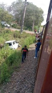 சற்று முன் முறுகண்டியில் ரயில் மோதி காருடன் சேர்ந்து தூக்கி வீசப்பட்ட தம்பதி! வீடியோ