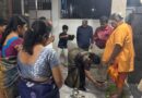 கம்பன்கழக ஜெயராஜ் தனது வேட்டியை மெதுவாக தூக்க அந்த அன்ரி குனிந்து அவரது குஞ்சானுக்கு… ! வயது வந்தவர்களுக்கானது
