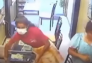 நகைக் கடையில் முதலாளியை உள்ளே செல்ல விட்டு  தாயும் மகளுமாக லீலை ( வீடியோ)