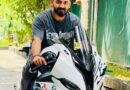 அதிவேகம்!! காருடன் மோதிச் சிதறி எரிந்த மோட்டார் சைக்கிள்!! வர்த்தகரின் மகன் பலி!! வீடியோ