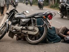 ஆடை மோட்டார் சைக்கிள் சக்கரத்தில் சிக்குண்டு பல்கலைக்கழக மாணவி பரிதாபகரமாகப் பலி!