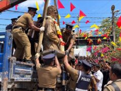 நல்லூரில் தியாகி திலீபனின் வெண்கலச்சிலை பொலிசாரால் இடித்து நொருக்கி கொண்டு செல்லப்பட்டது