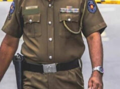 நள்ளிரவு வேளை ஜன்னல் வழியாக நுழைந்து அதனது தாயுடன் சந்தோசமா இருந்த பொலிஸ்காரனை வீடியோ எடுத்து பொலிஸ்நிலையத்திற்கு கொண்டு சென்று காட்டிய மகள்! மொரட்டுவ பொலிஸ்காரனின் பதவி பறிக்கப்பட்டது!